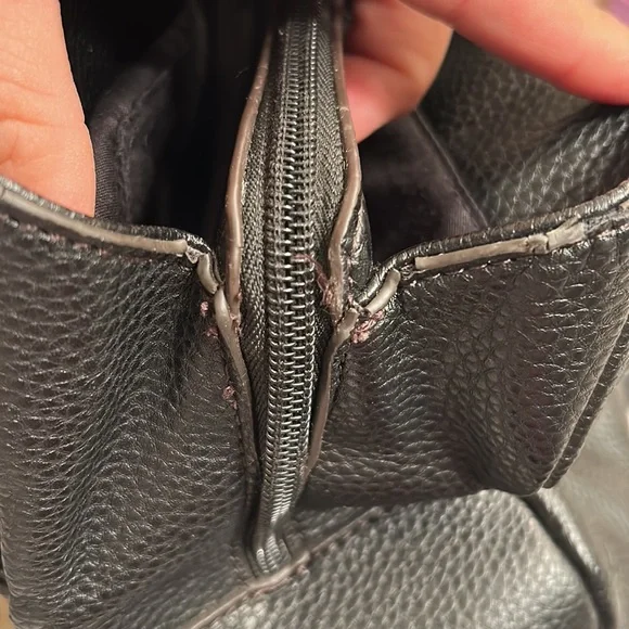 Women’s Liz Claiborne satchel - Picture 12 of 16